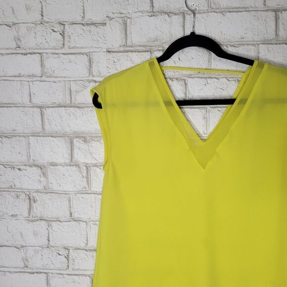 Express yellow v-neck flowy tank - Picture 2 of 14